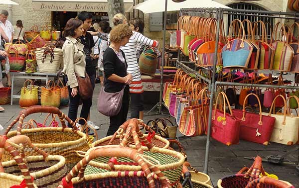 Marché Uzès produits locaux mercredi et samedi matin