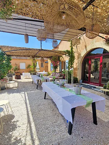 Espace pergola apéritif cooktail de mariage Aurélie et Benoit juillet 2025