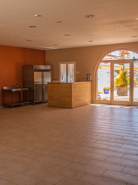 Salle commune de reception avec coin bar