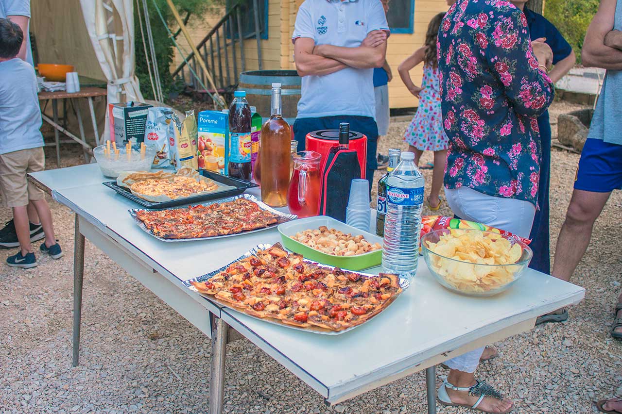 meal between holidaymakers