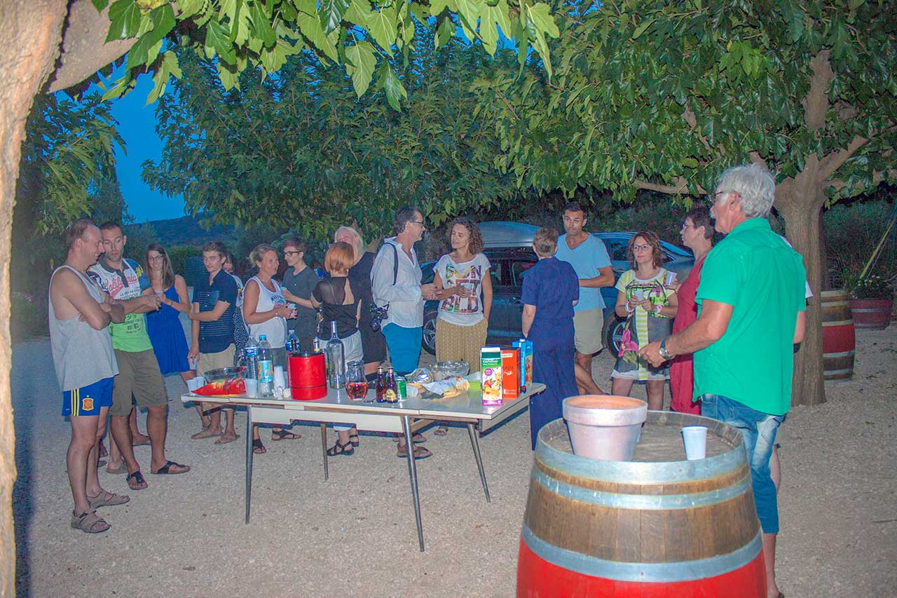 meal between holidaymakers