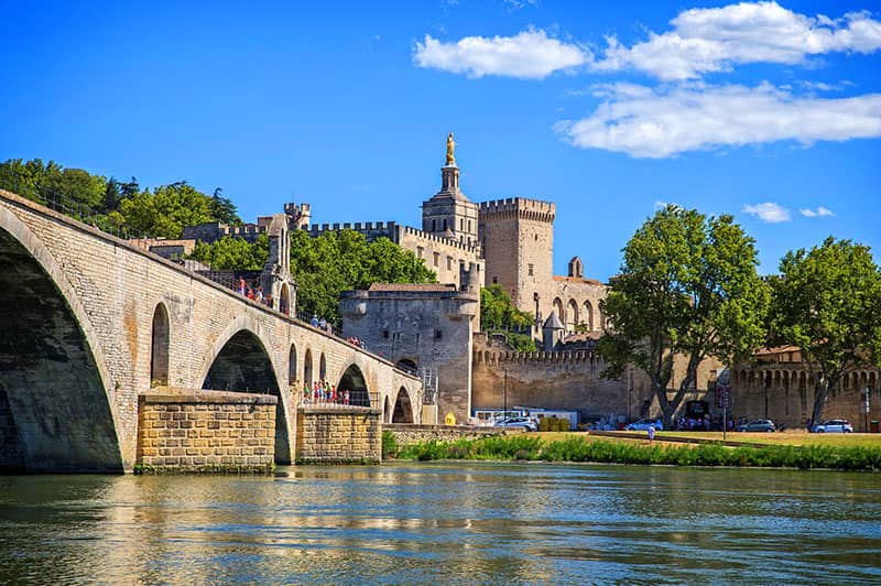 Avignon son festival, le palais, le pont d'avignon