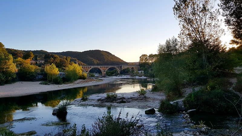 Le Pont de Collias et le gardon