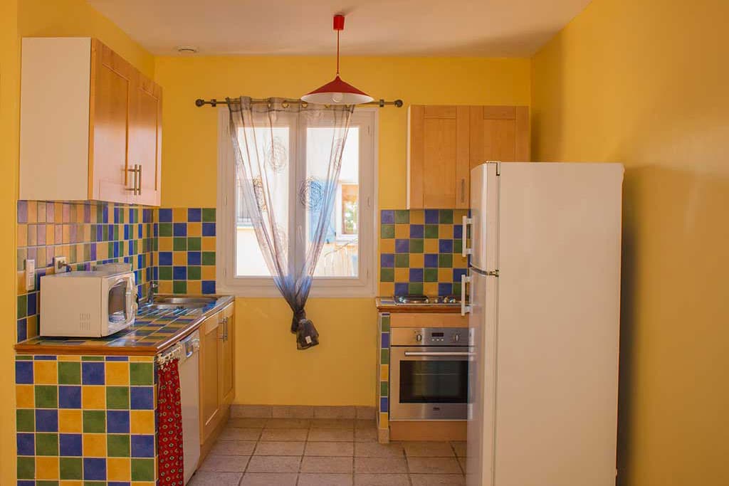 Kitchen area equipped with gites Luberon & Estérel