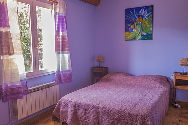La Chambre double de l'étage avec vue sur la piscine et les gorges du Gardon