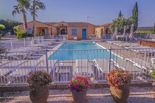 Jardin et piscine sécurisée, Mas des Sagnes Collias